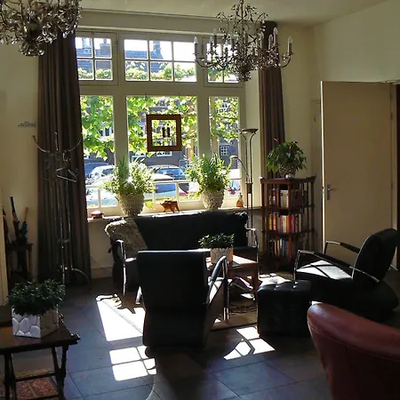Hotel De Reiziger